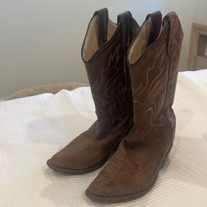 Leather cowgirl boots